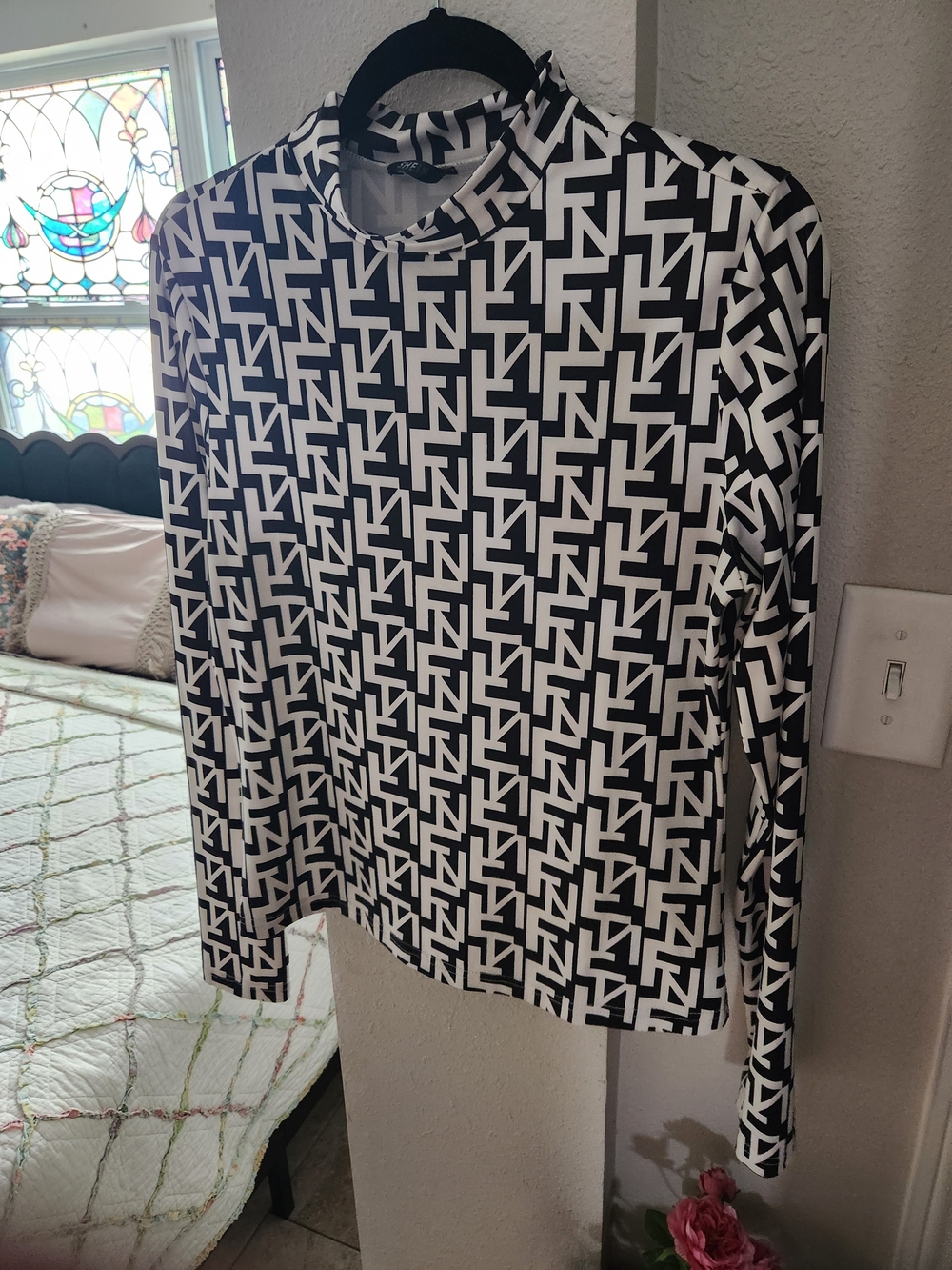 SHEIN Black and White Geometric Long Sleeve Top